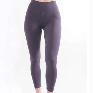 P’Tula Taylor 24” high waist dusty purple leggings size small
